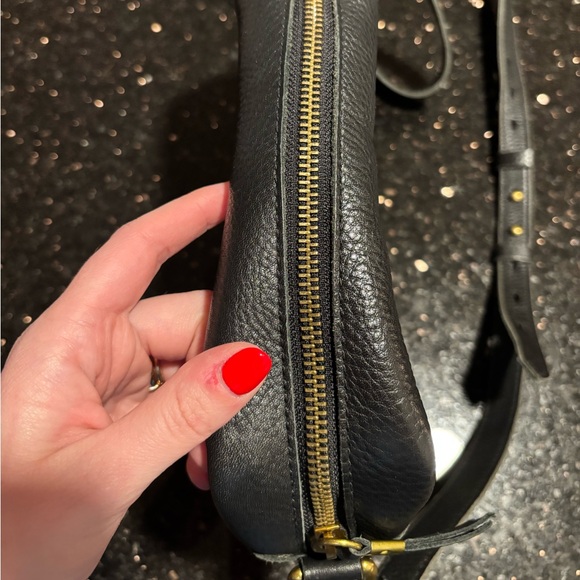Madewell - Transport Black Leather Crossbody Bag - Picture 3 of 8